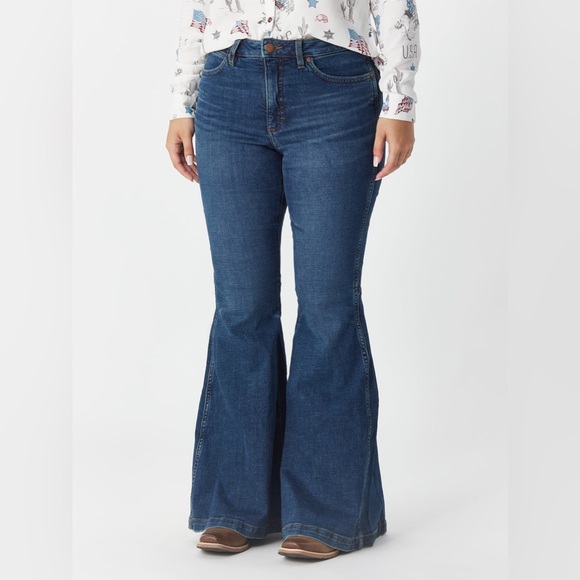 Wrangler Retro The Green Jean High-Rise Flare Trousers - Picture 7 of 7